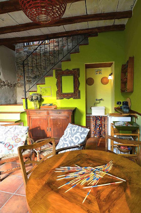 Bed and Breakfast Il Cortile - Casa D'Artista à Casalzuigno Extérieur photo